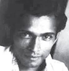 মানুষ তার চিবুকের কাছে ভীষণ অচেনা ও একা...